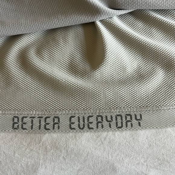 Lululemon athletic shirt - Picture 4 of 7